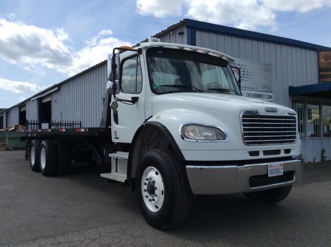 FREIGHTLINER BUSINESS CLASS M2 106V