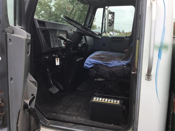 INTERNATIONAL 4900