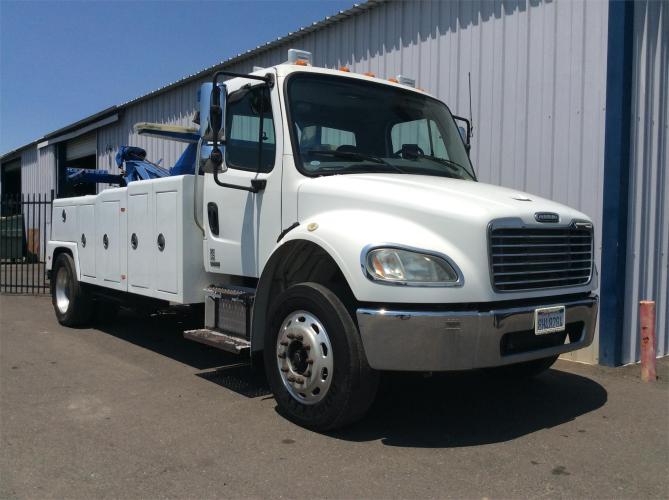 FREIGHTLINER BUSINESS CLASS M2 106