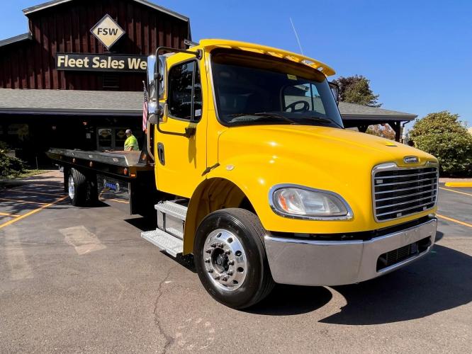 FREIGHTLINER BUSINESS CLASS M2 106