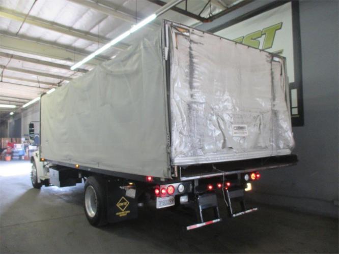 FREIGHTLINER BUSINESS CLASS M2 106