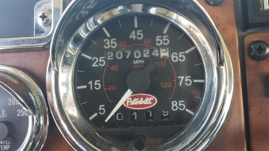 PETERBILT 330