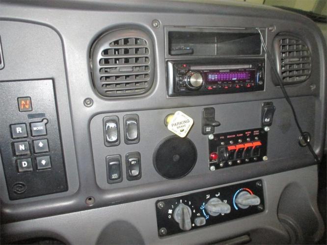 FREIGHTLINER BUSINESS CLASS M2 106
