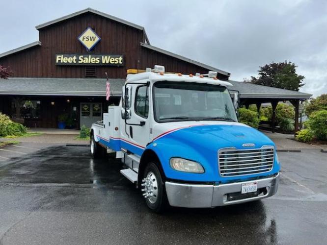 FREIGHTLINER BUSINESS CLASS M2 106