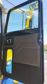 PETERBILT 330