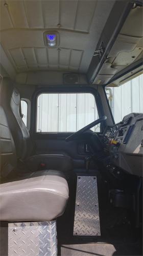PETERBILT 330