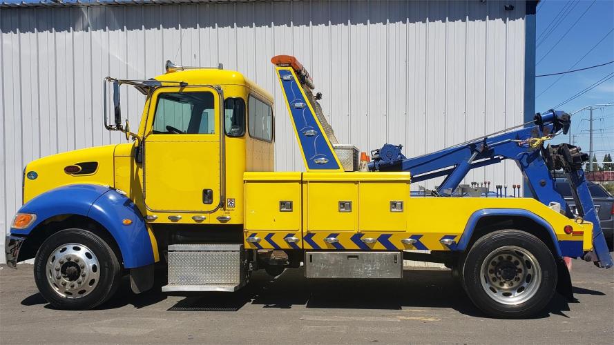 PETERBILT 330