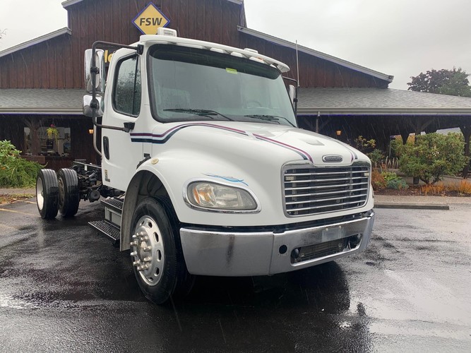 FREIGHTLINER BUSINESS CLASS M2 106
