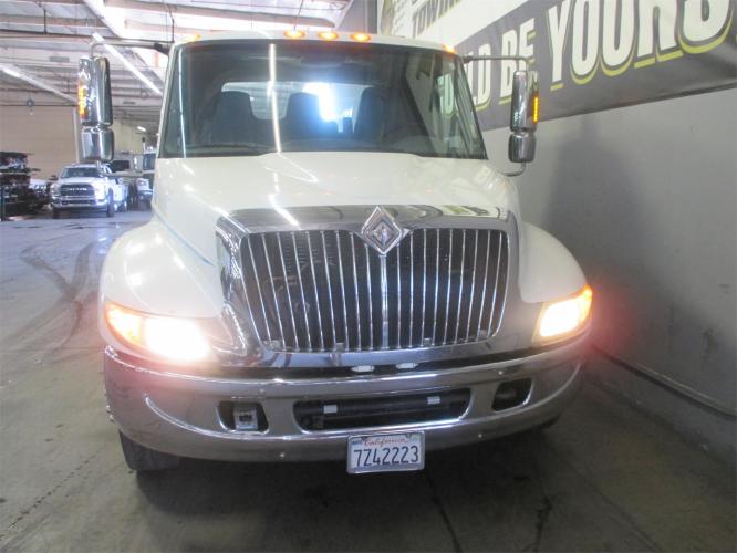 INTERNATIONAL 4300