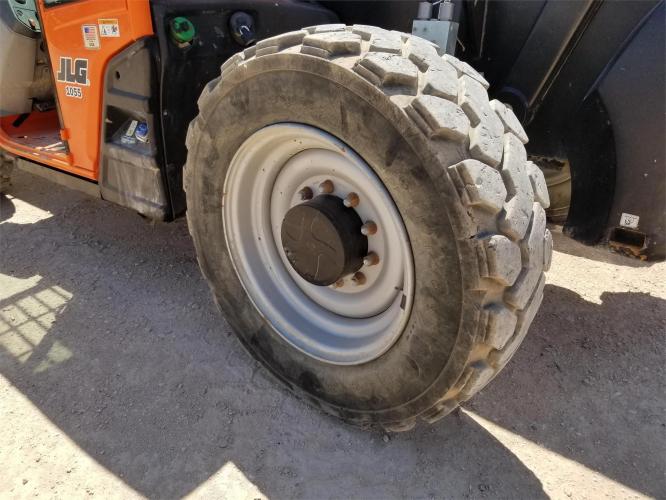 JLG 1055