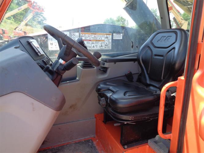 JLG 1055