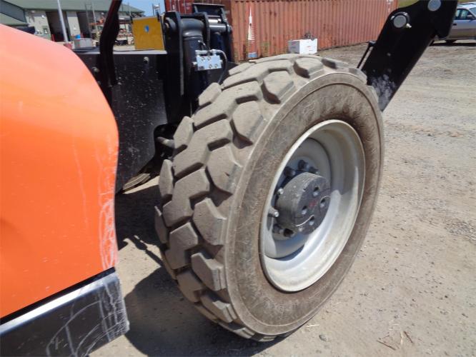 JLG 1055