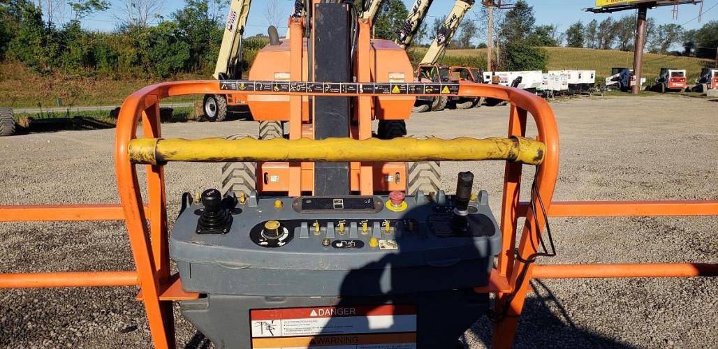 JLG 800AJ