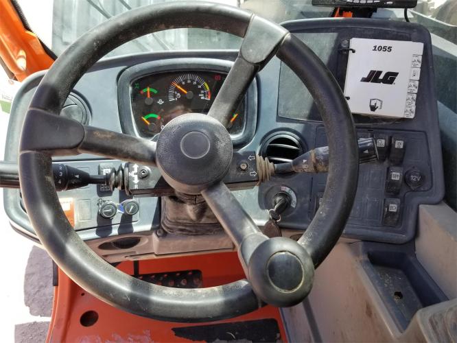 JLG 1055