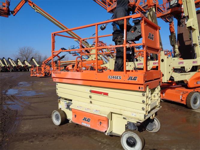 JLG 3246ES