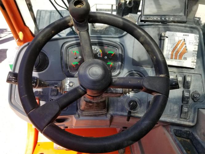 JLG 1055