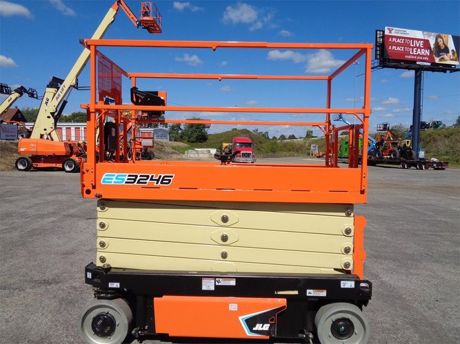 JLG ES3246