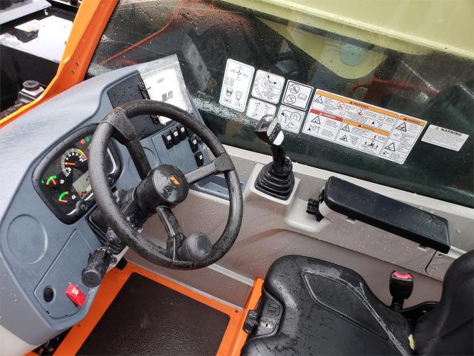 JLG 1055