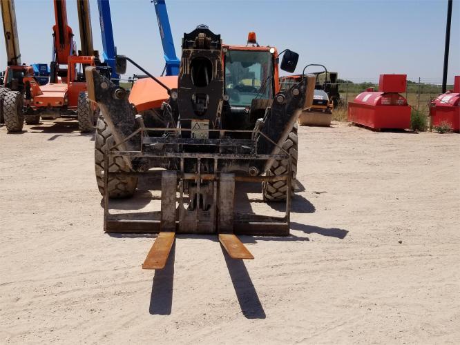 JLG 1055