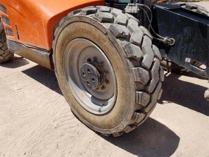 JLG 1055