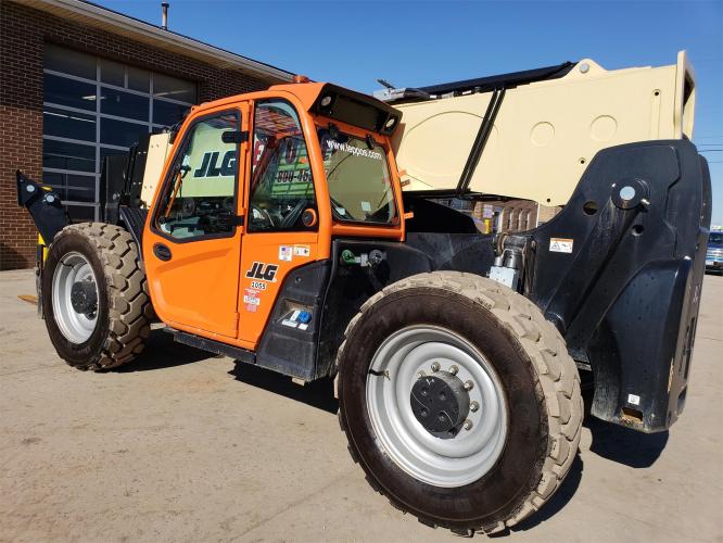JLG 1055