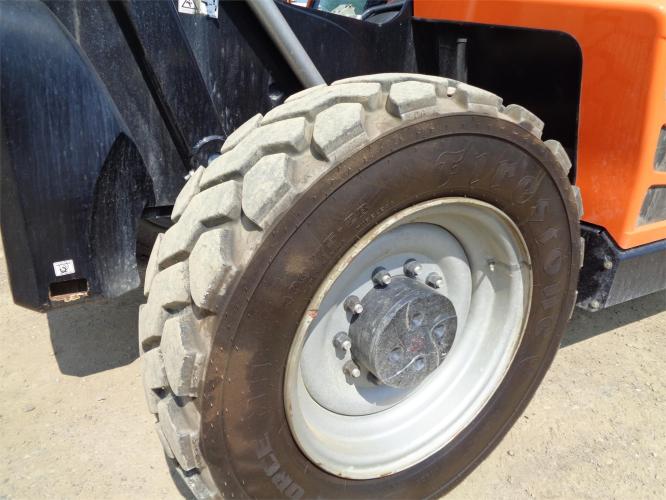 JLG 1055