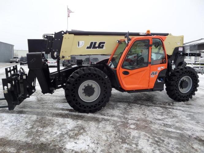JLG 1055