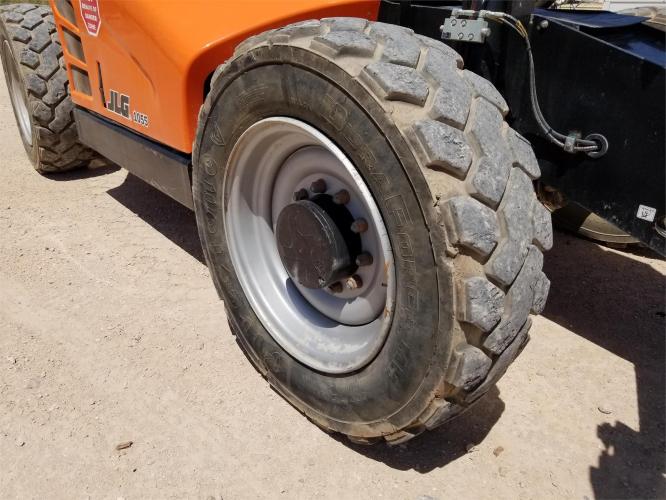 JLG 1055