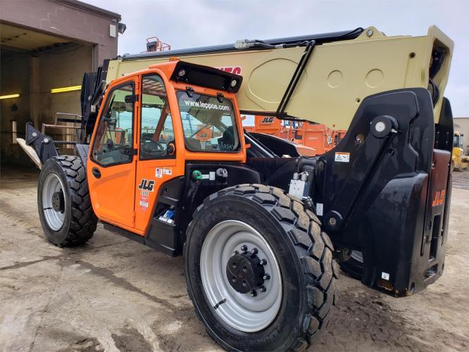 JLG 1055
