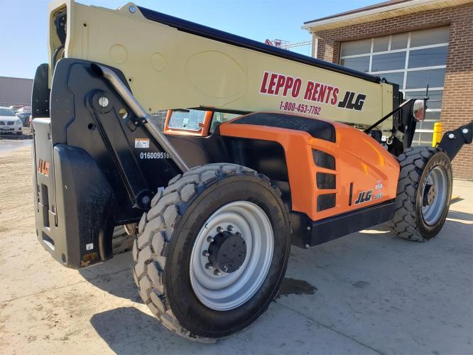 JLG 1055