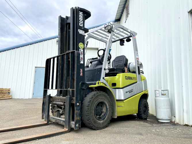 Clark C25L Pneumatic Forklift