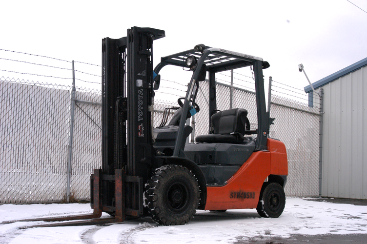 Toyota 8FGU25 Pneumatic Forklift