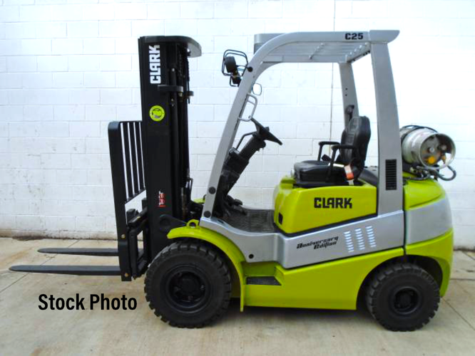 Clark C25L Pneumatic Forklift