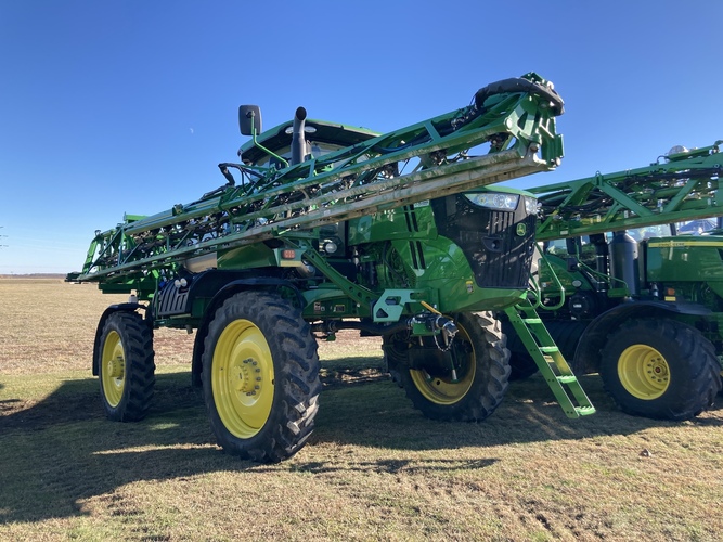 John Deere R4038