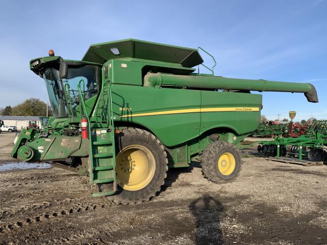 John Deere S670