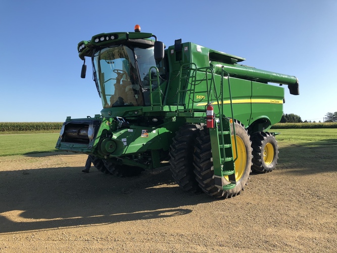 John Deere S670