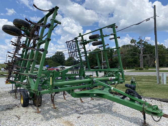 John Deere 2210