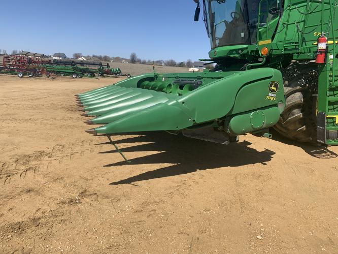 John Deere 708C
