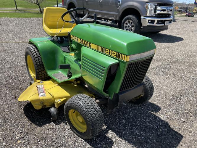 John Deere 212