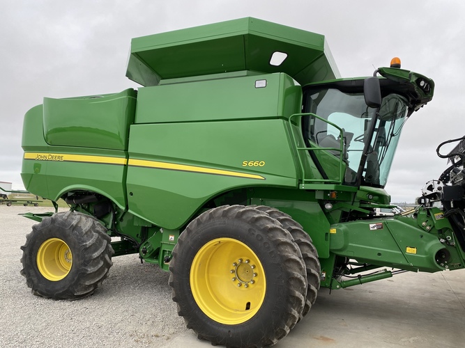 John Deere S660