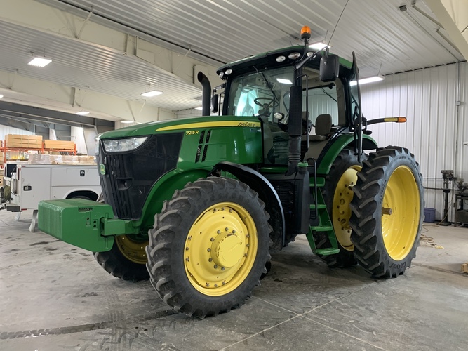 John Deere 7215R