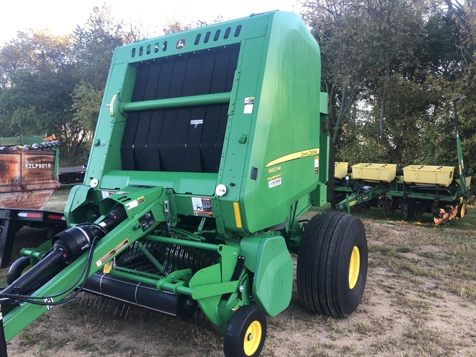 John Deere 560M