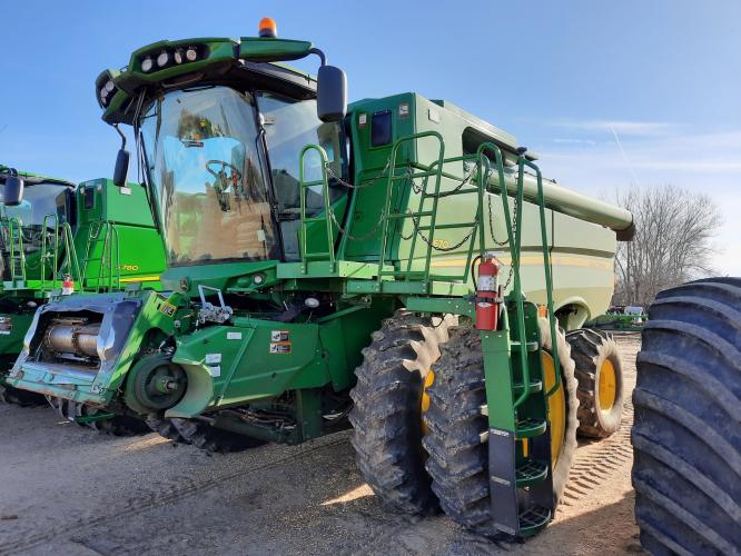 John Deere S670