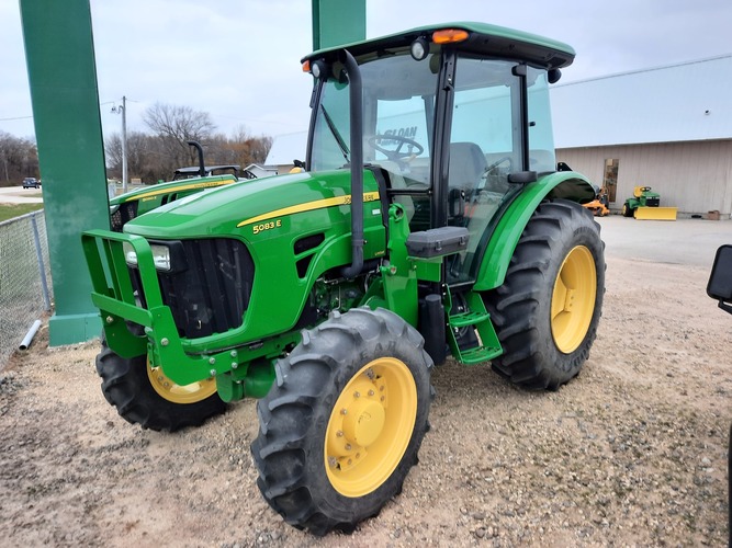 John Deere 5083E