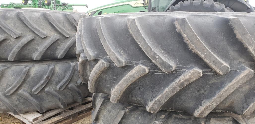 John Deere 650/85R38