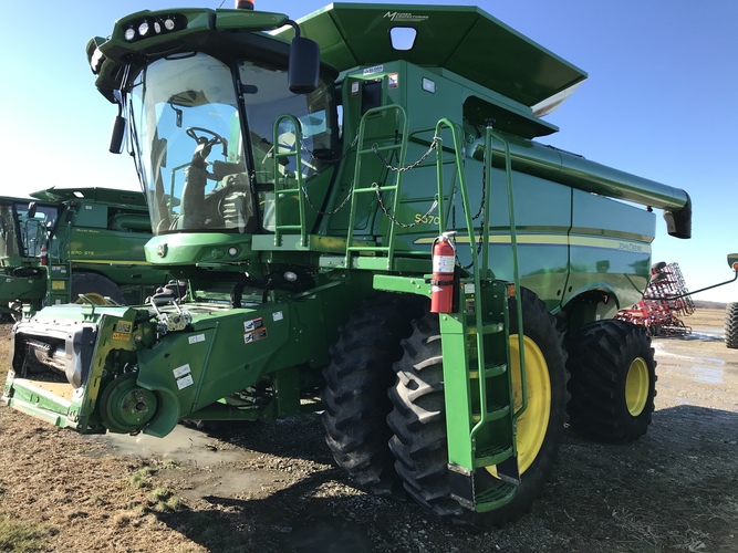John Deere S670