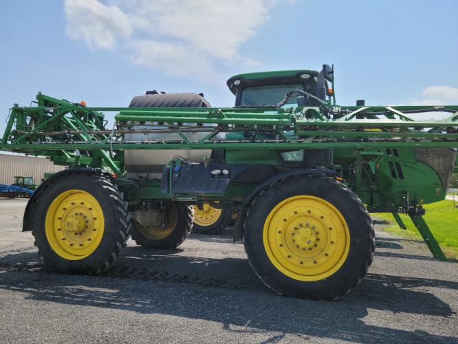 John Deere R4045