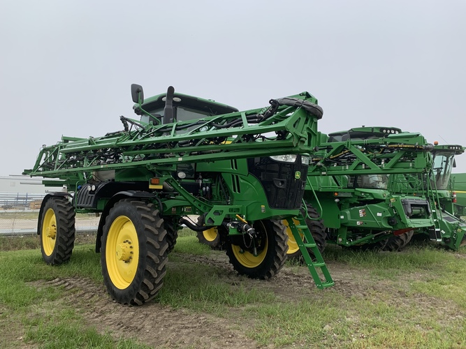 John Deere R4038