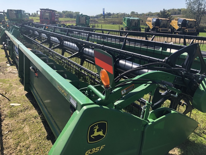 John Deere 635F