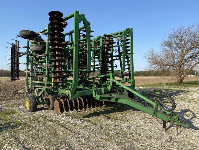 John Deere 2310